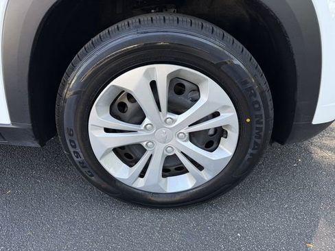 Used 2025 Chevrolet Trax LS FWD image 47