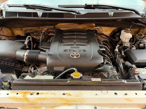 Used 2014 Toyota Sequoia Platinum image 22