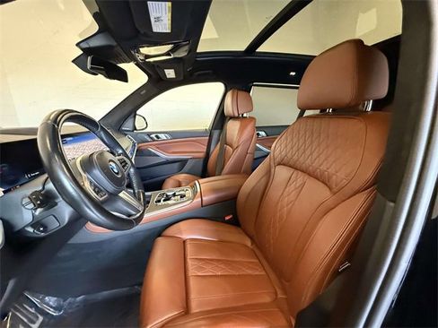 Used 2023 BMW X7 xDrive40i w/ M Sport Package image 2