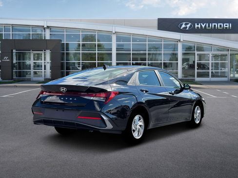 New 2026 Hyundai Elantra SE image 7