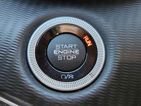 Used 2024 Jeep Grand Cherokee Laredo X image 34