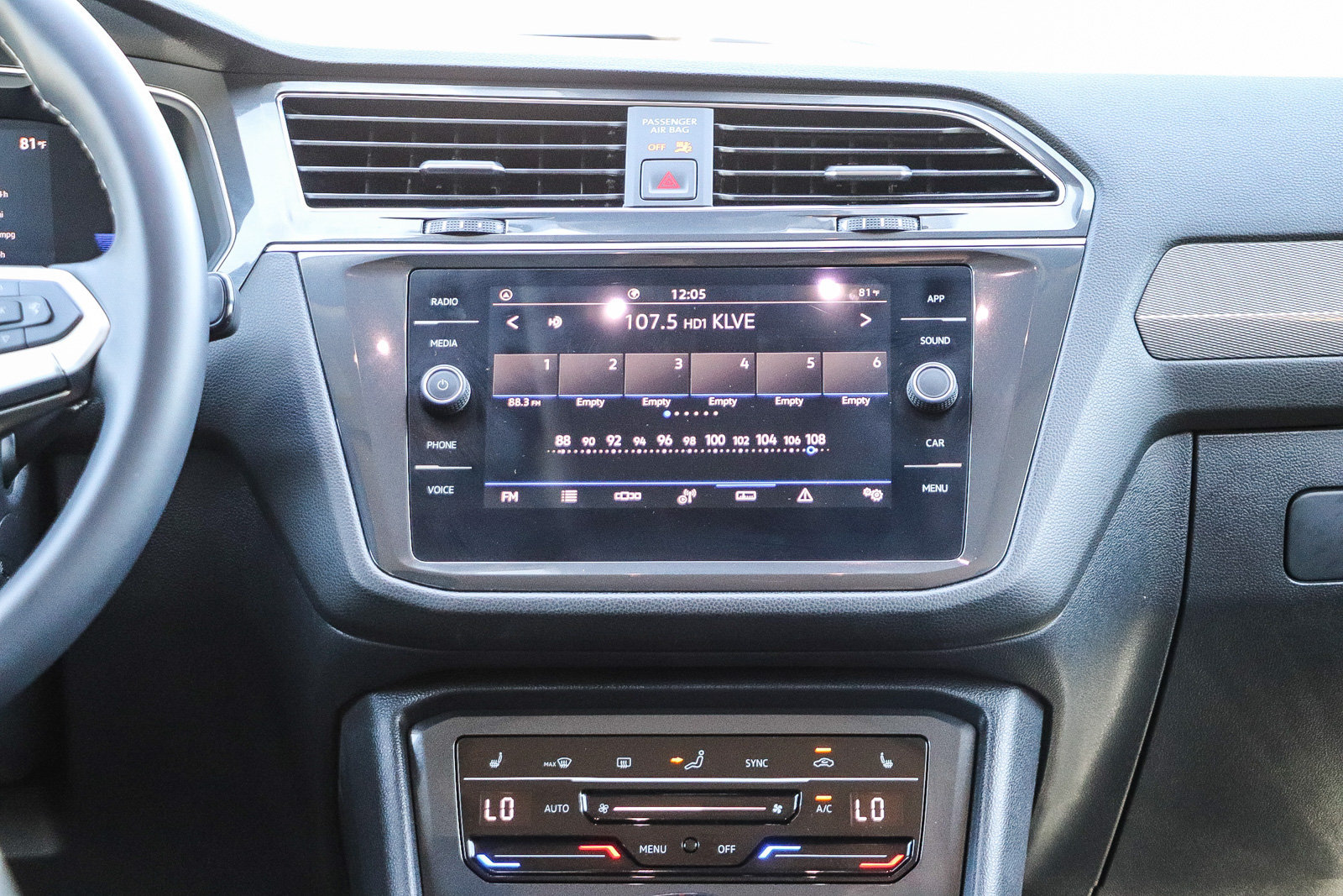 Used 2023 Volkswagen Tiguan SE FWD image 14