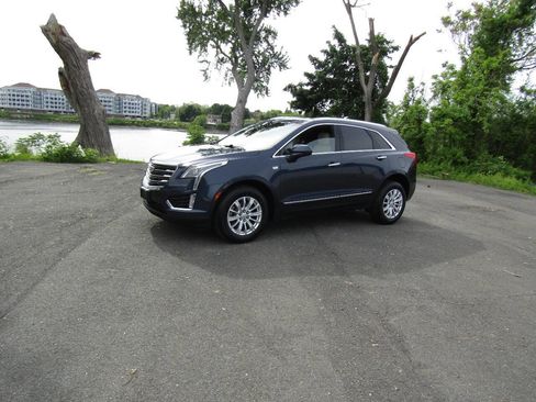 Used 2019 Cadillac XT5 AWD image 2