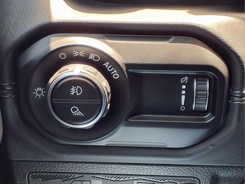 Used 2025 Jeep Gladiator Sport AWD/4WD image 21