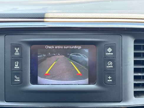 Used 2017 Chrysler Pacifica LX FWD image 22