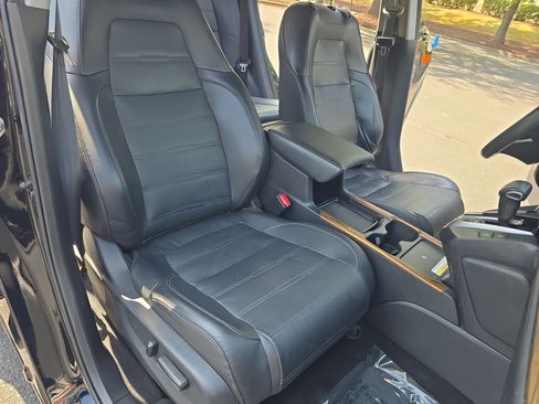 Used 2020 Honda CR-V Touring image 10