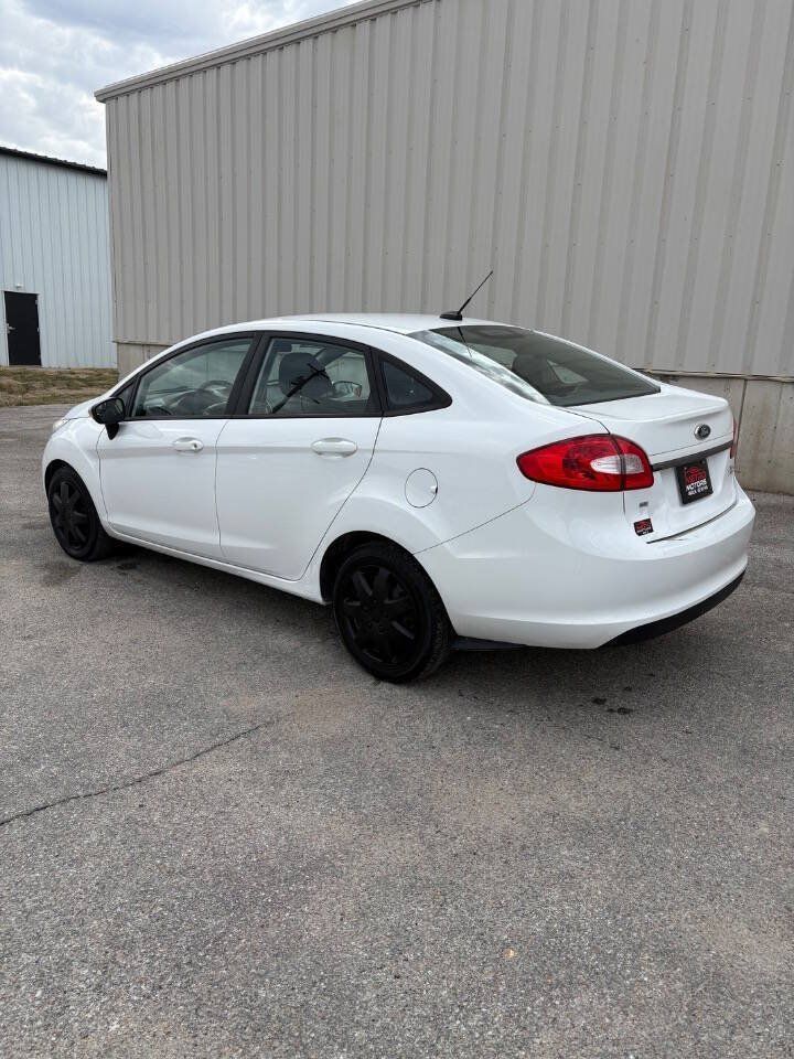 Used 2013 Ford Fiesta SE FWD image 5