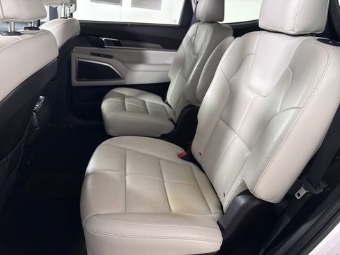 Used 2022 Kia Telluride EX w/ EX Premium Package FWD image 13