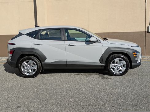 New 2026 Hyundai Kona SE image 3