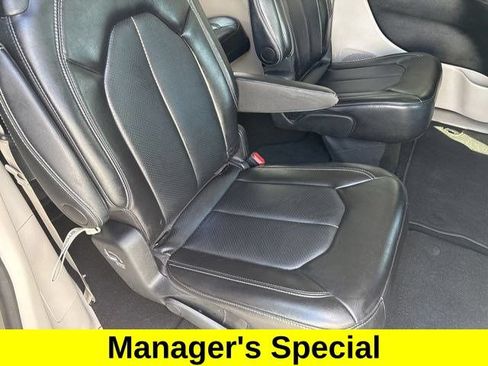 Used 2024 Chrysler Pacifica Touring-L FWD image 35