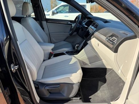 Used 2023 Volkswagen Tiguan SE R-Line image 22