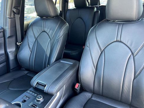 Used 2021 Toyota Highlander XSE image 13