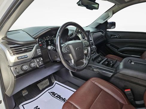 Used 2019 Chevrolet Suburban Premier w/ Premier Plus Edition image 19