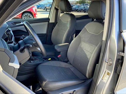 Used 2024 Volkswagen Taos SE image 7