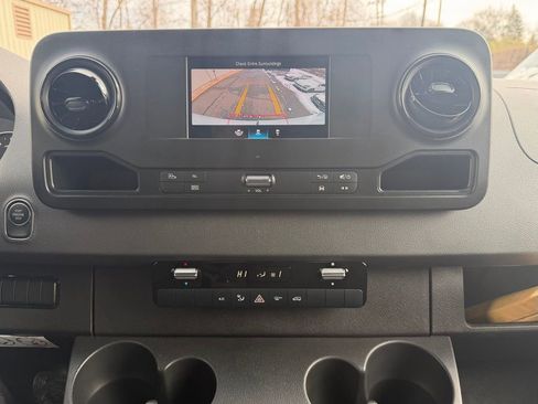 Used 2024 Mercedes-Benz Sprinter 2500 image 30