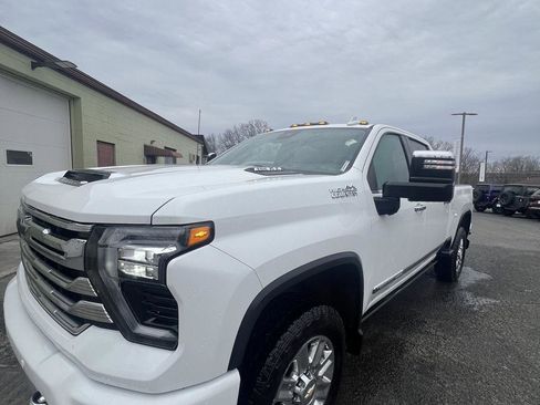 Used 2024 Chevrolet Silverado 3500 High Country w/ High Country Premium Package image 7