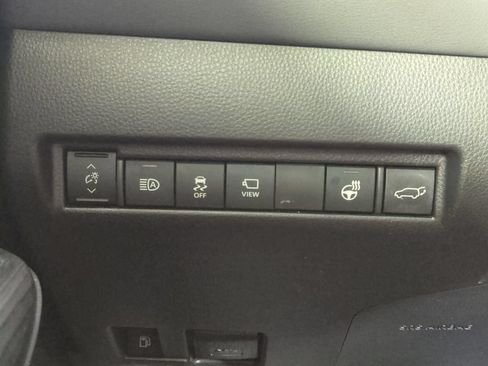 Used 2021 Toyota Venza Limited AWD/4WD image 29