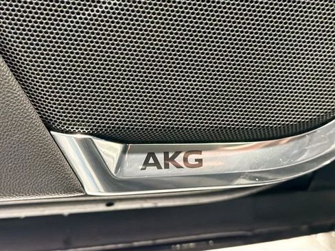 Used 2025 Cadillac Escalade ESV Premium Luxury image 16