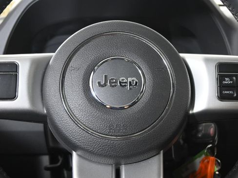 Used 2017 Jeep Compass High Altitude AWD/4WD image 33