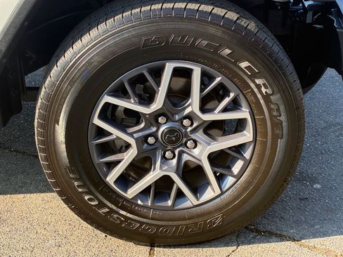 Used 2025 Jeep Wrangler Sahara image 29