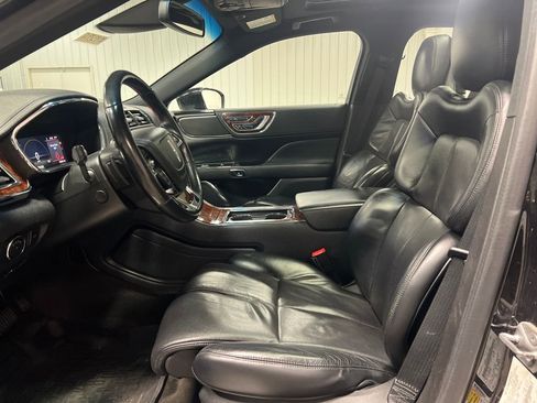 Used 2019 Lincoln Continental Select w/ Continental Climate Package image 9