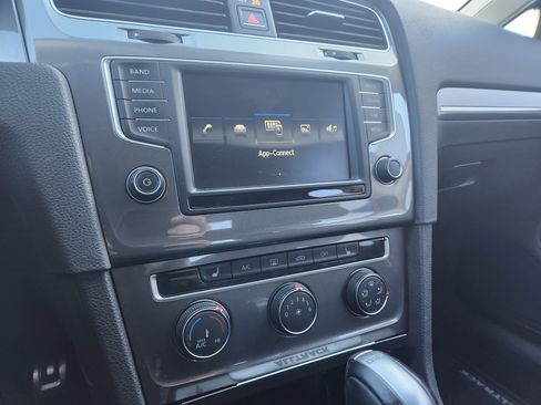 Used 2017 Volkswagen Golf Alltrack S image 13