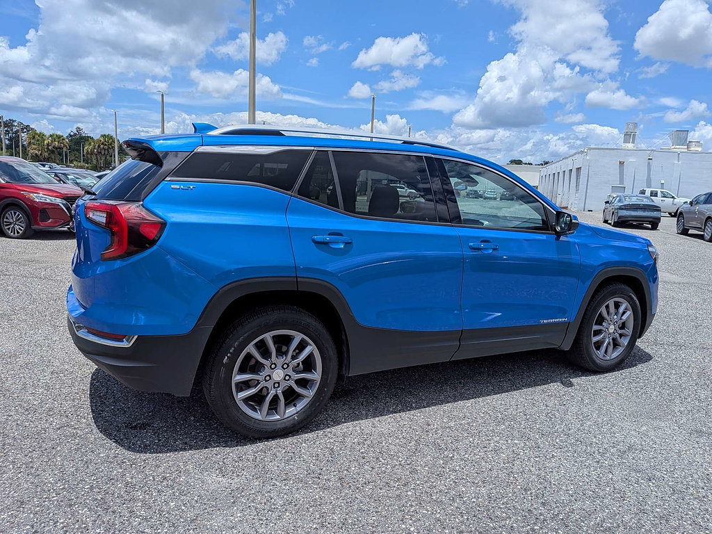 Used 2024 GMC Terrain SLT FWD image 3