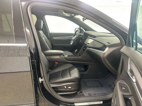 Used 2024 Cadillac XT6 Luxury image 19