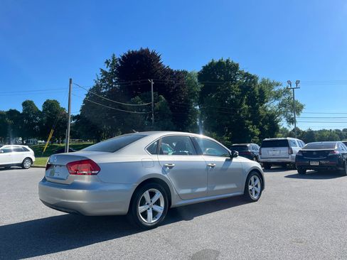 Used 2013 Volkswagen Passat 2.5 SE FWD image 3
