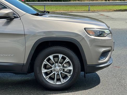 Used 2020 Jeep Cherokee Latitude Plus w/ Comfort/Convenience Group AWD/4WD image 43