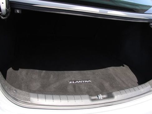 Used 2020 Hyundai Elantra Value Edition FWD image 12