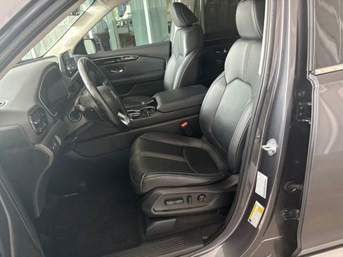 Certified 2023 Honda Pilot Touring image 4