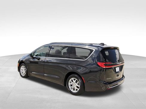 Used 2022 Chrysler Pacifica Touring-L image 3