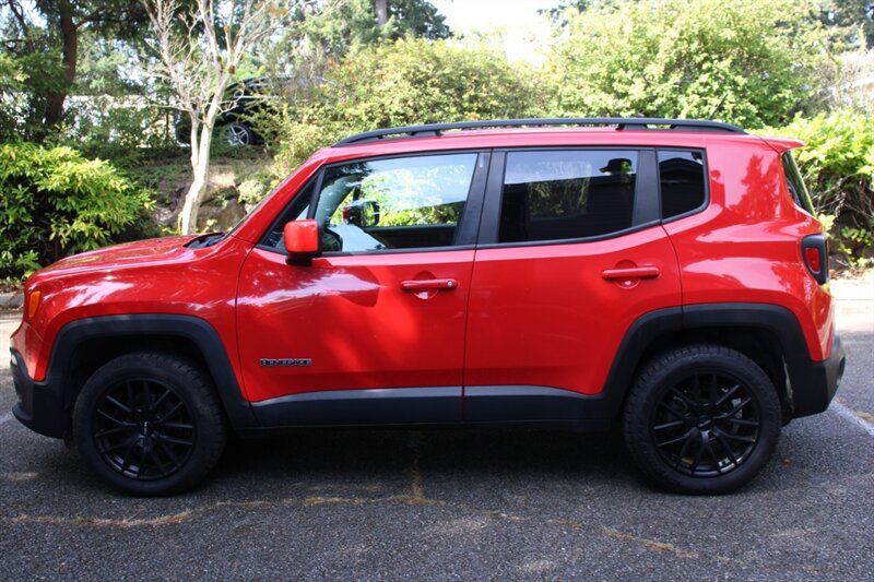 Used 2016 Jeep Renegade Latitude AWD/4WD image 12