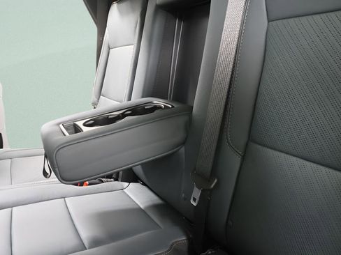 Used 2025 GMC Yukon AT4 AWD/4WD image 28