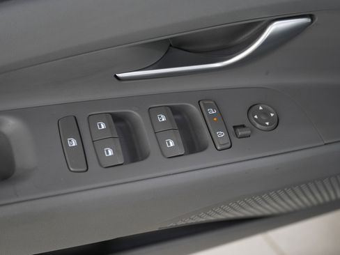 Used 2025 Hyundai Elantra Sport FWD image 18
