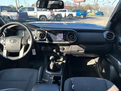 Used 2017 Toyota Tacoma TRD Off-Road w/ Tow Package image 7