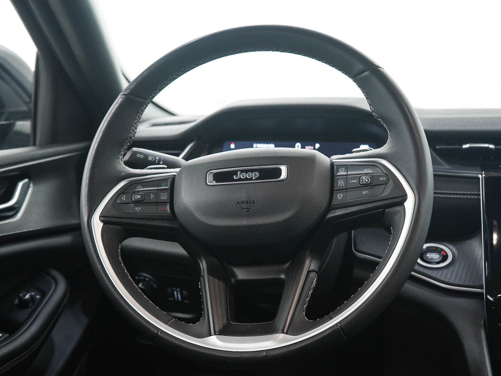Used 2023 Jeep Grand Cherokee Altitude AWD/4WD image 17