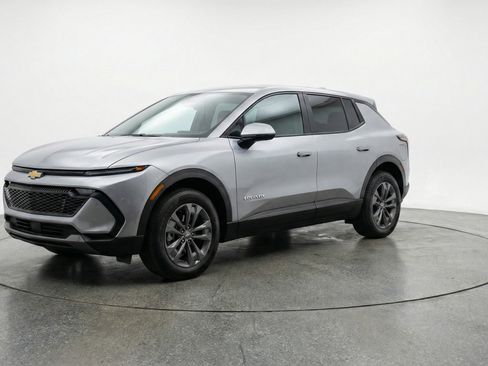 Used 2025 Chevrolet Equinox LT image 3