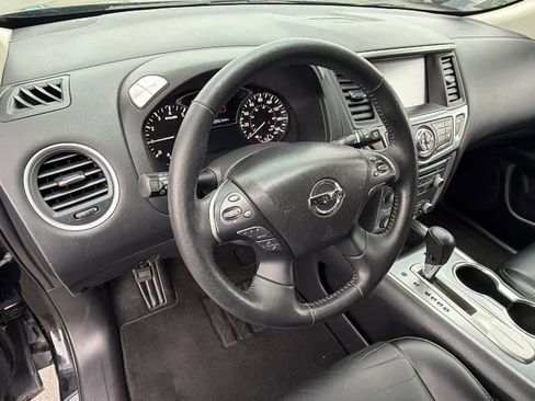 Used 2019 Nissan Pathfinder SL image 10
