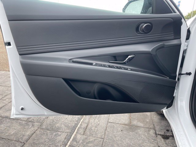 New 2025 Hyundai Elantra SEL FWD image 17
