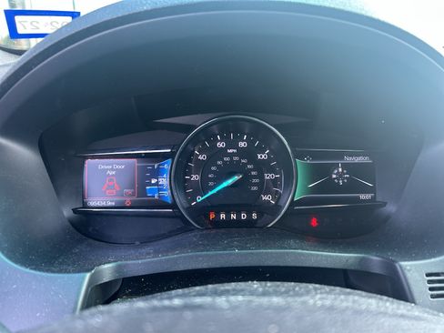 Used 2016 Ford Explorer XLT w/ Equipment Group 202A FWD image 8