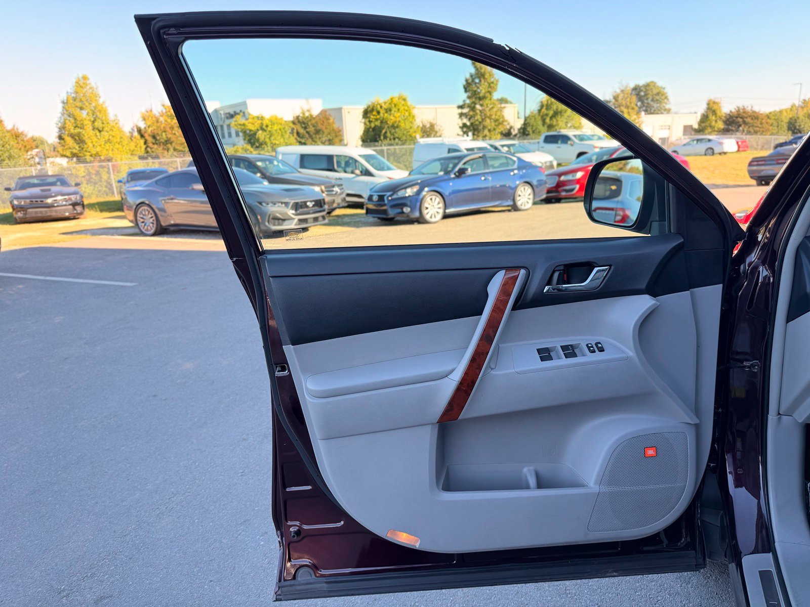 Used 2013 Toyota Highlander Limited AWD/4WD image 16