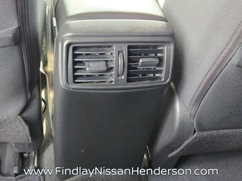 Used 2017 Nissan Rogue S AWD/4WD image 12