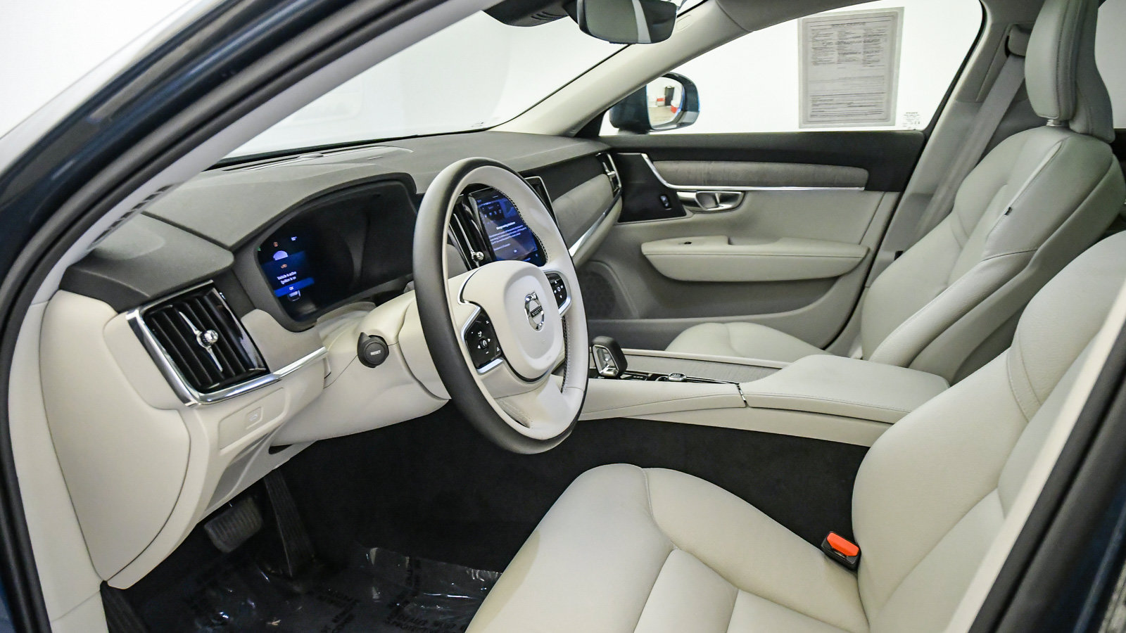 Certified 2025 Volvo V90 B6 Cross Country Plus AWD/4WD image 17