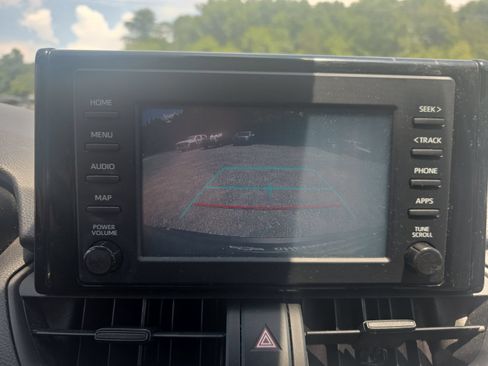 Used 2019 Toyota RAV4 LE FWD image 20