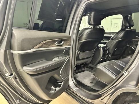 Used 2026 Jeep Grand Cherokee Limited w/ Limited Altitude Package RWD image 18