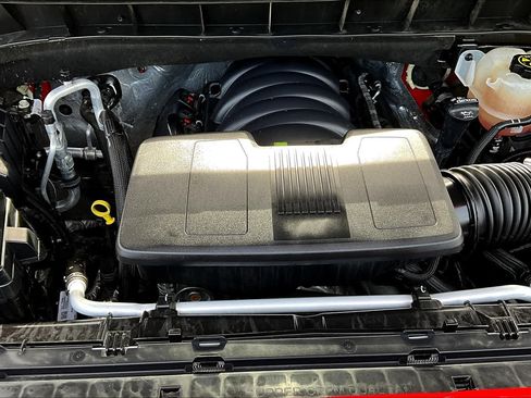 Used 2021 Chevrolet Silverado 1500 LT AWD/4WD image 32