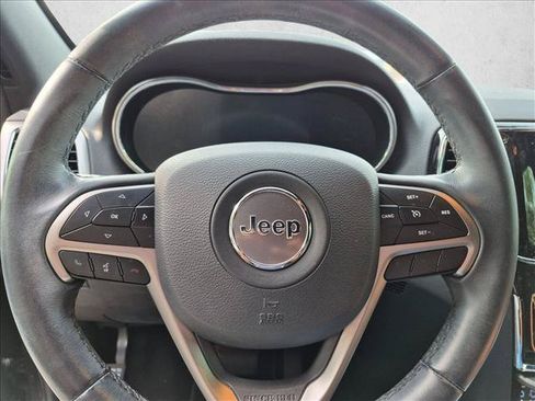 Used 2019 Jeep Grand Cherokee Laredo w/ 18" Wheel & 8.4" Radio Group AWD/4WD image 12