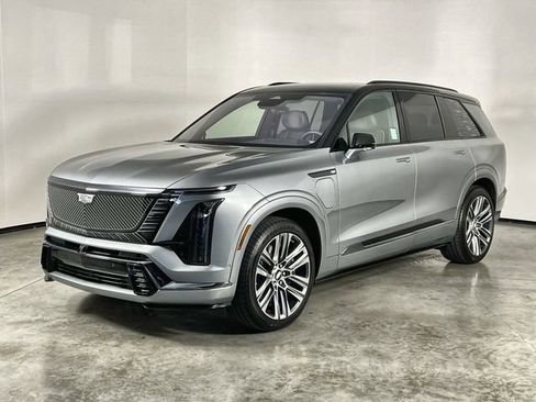 Certified 2026 Cadillac Vistiq Premium Luxury w/ LPO, Floor Liner Package AWD/4WD image 4